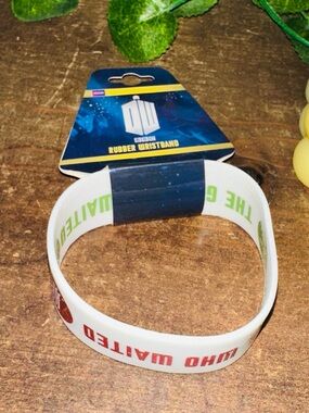 Doctor Who The Girl Who Waited Rubber Bracelet New